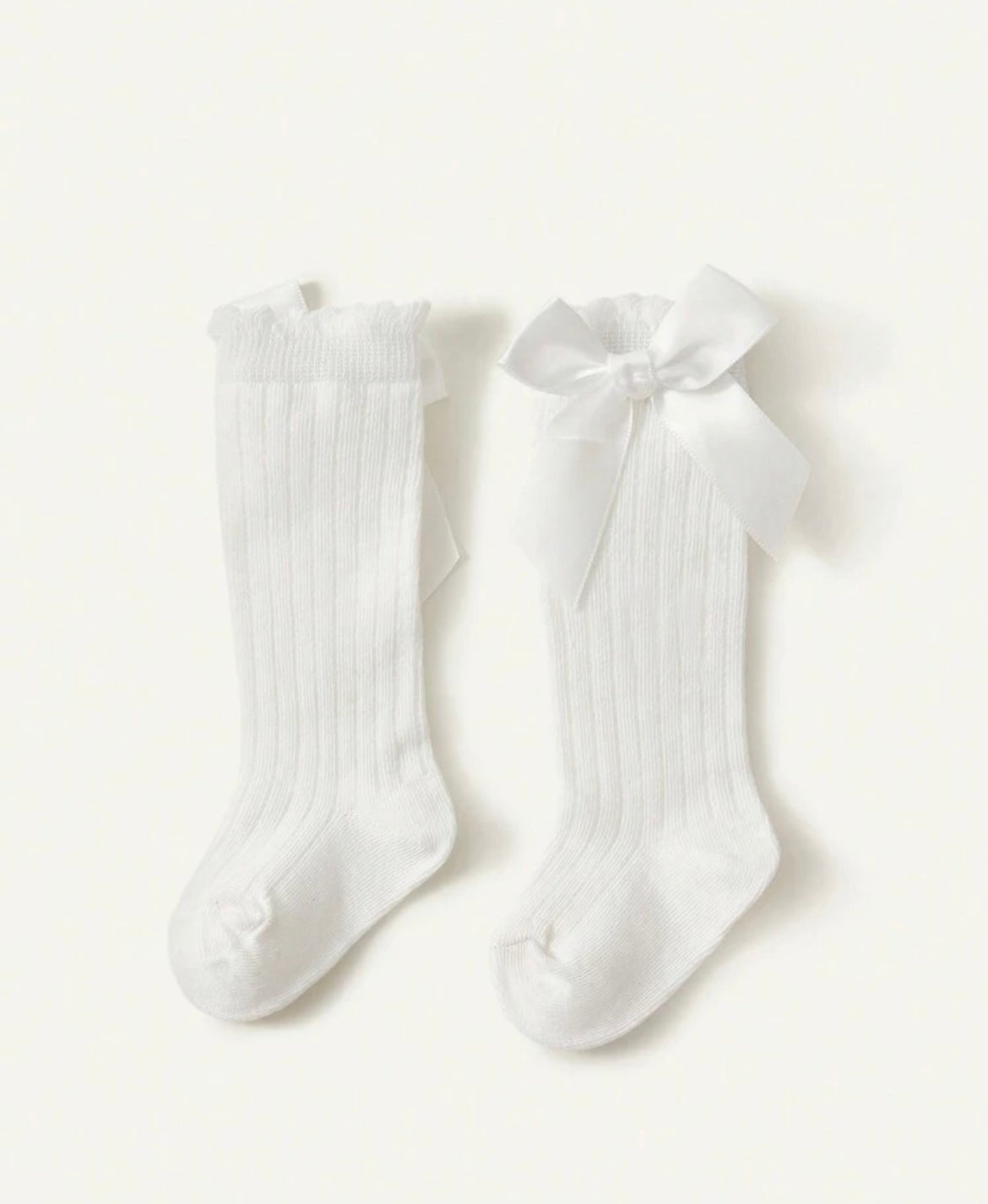 1 Pair of White High Knee Socks With Bow