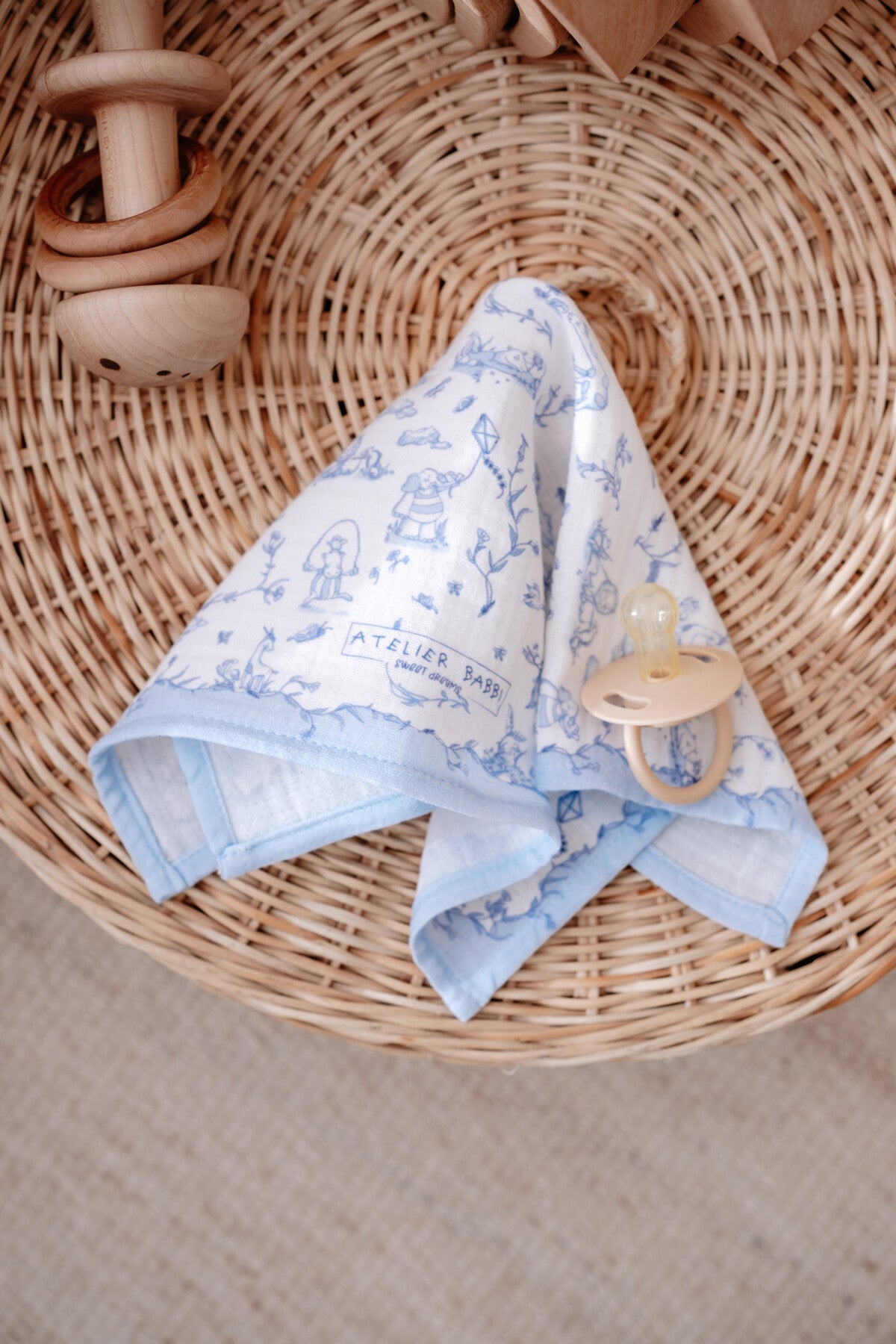 Atelier Babbi Newborn 30x30 cm Mouth Cloth - Toile De Jouy / Blue, 100% Cotton