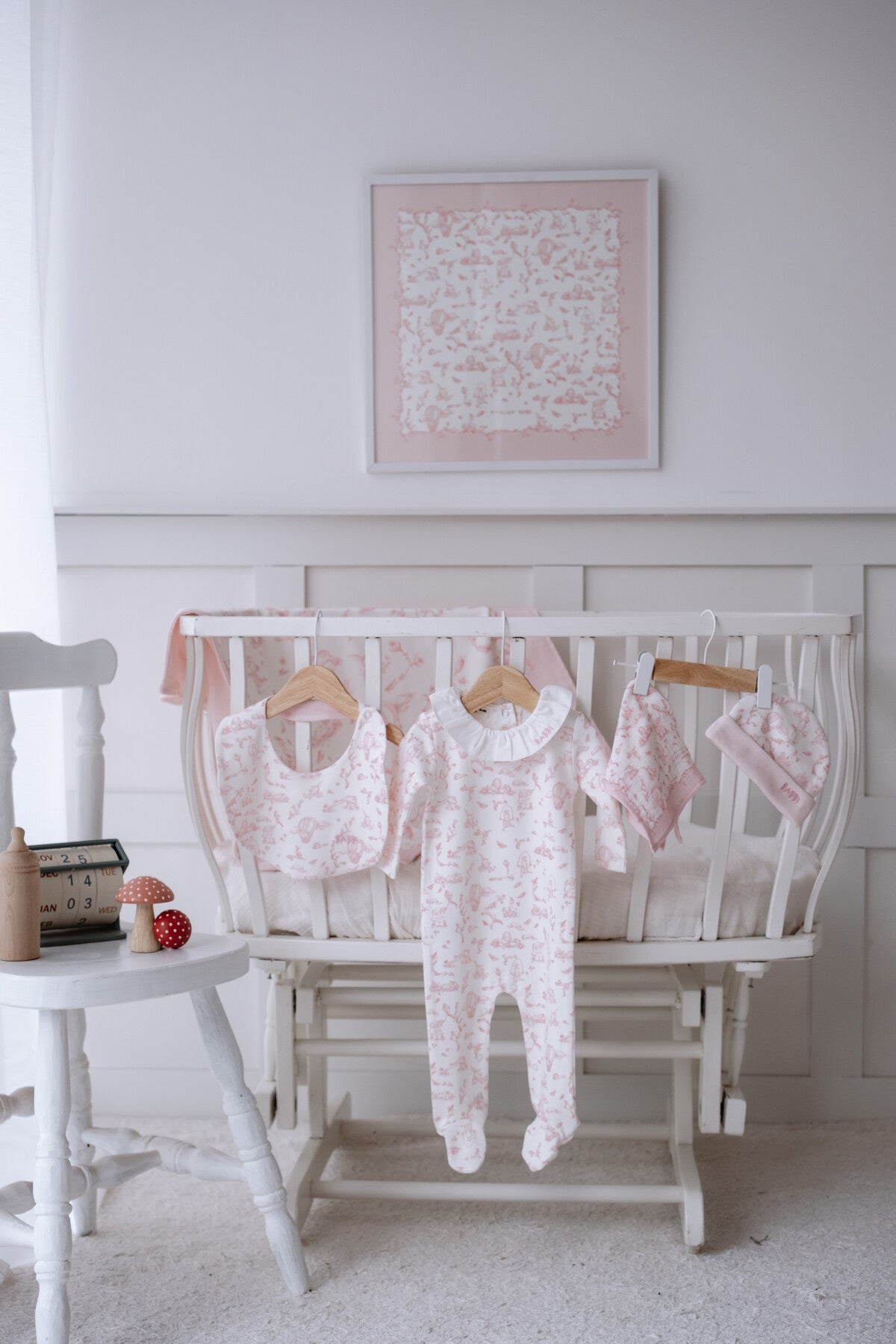 Atelier Babbi Newborn Set (5 Piece) - Toile De Jouy/Pink, 100% Cotton